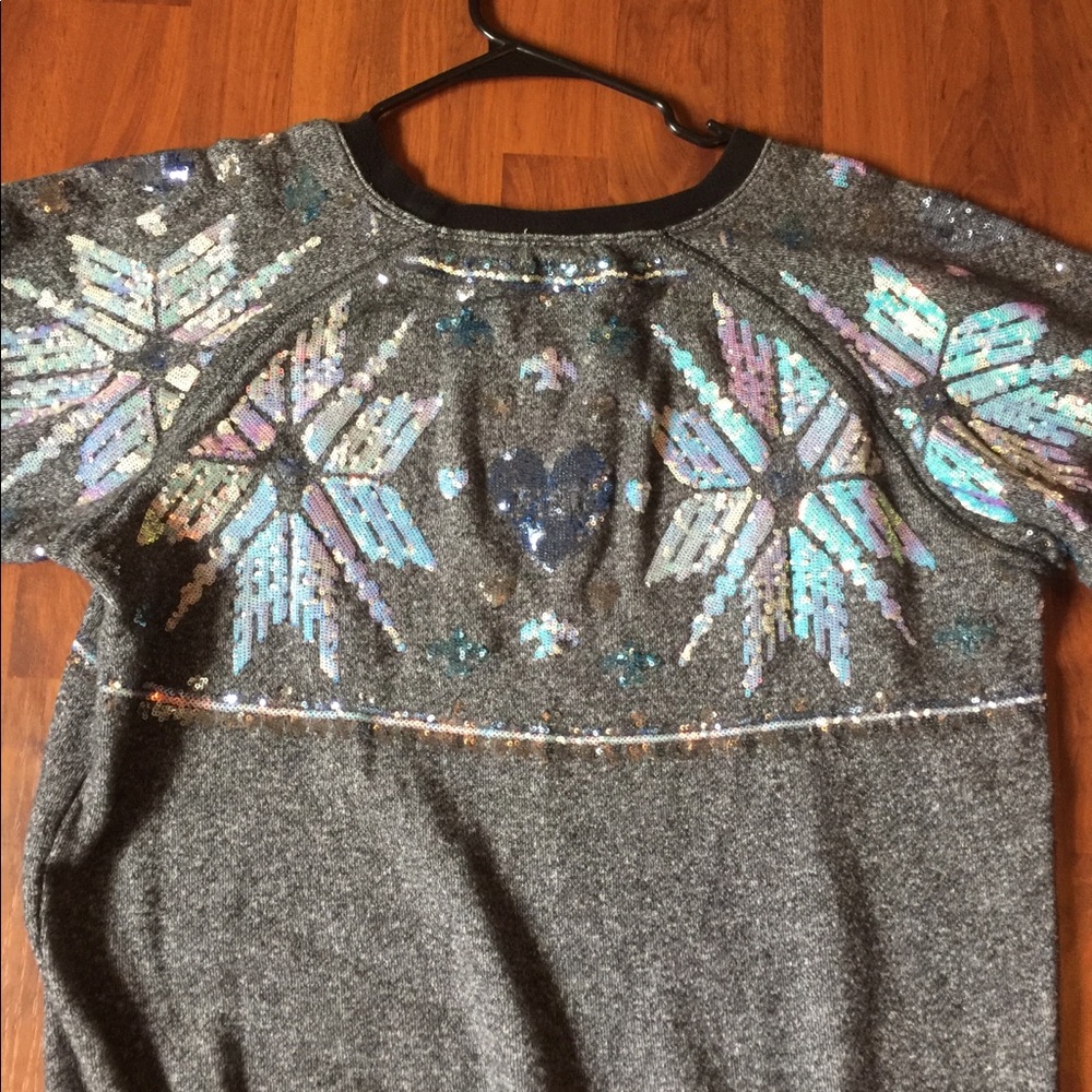 Pink snowflake sweater - Picture 3 of 7